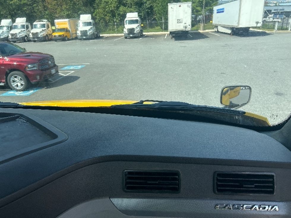 Day Cab Tractor-Heavy Duty Tractors-Freightliner-2020-T11664ST-Belcamp-MD-489,727\n\t\tmiles-$ 40,000 - Image 13