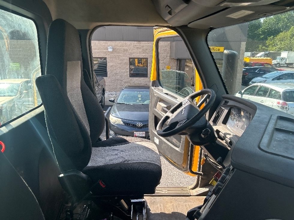 Day Cab Tractor-Heavy Duty Tractors-Freightliner-2020-T11664ST-Belcamp-MD-489,727\n\t\tmiles-$ 40,000 - Image 14