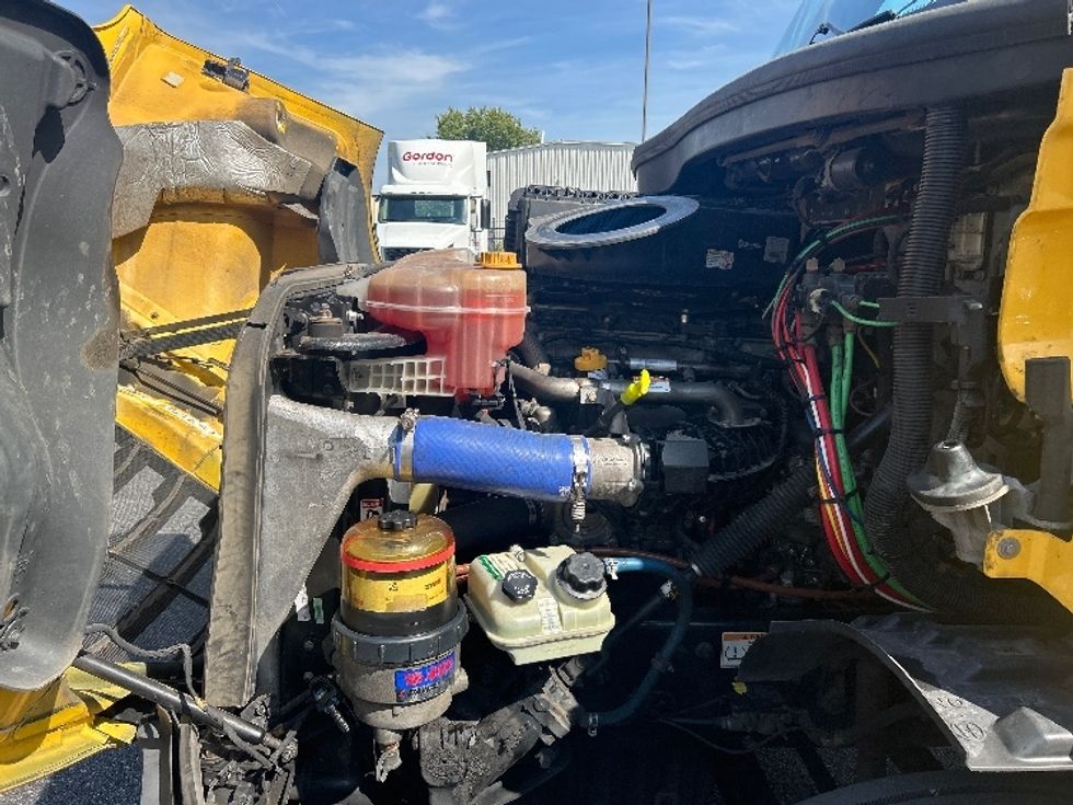 Day Cab Tractor-Heavy Duty Tractors-Freightliner-2020-T11664ST-Belcamp-MD-489,727\n\t\tmiles-$ 40,000 - Image 16