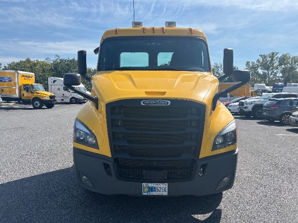 Day Cab Tractor-Heavy Duty Tractors-Freightliner-2020-T11664ST-Belcamp-MD-489,727\n\t\tmiles-$ 40,000 - Image 2