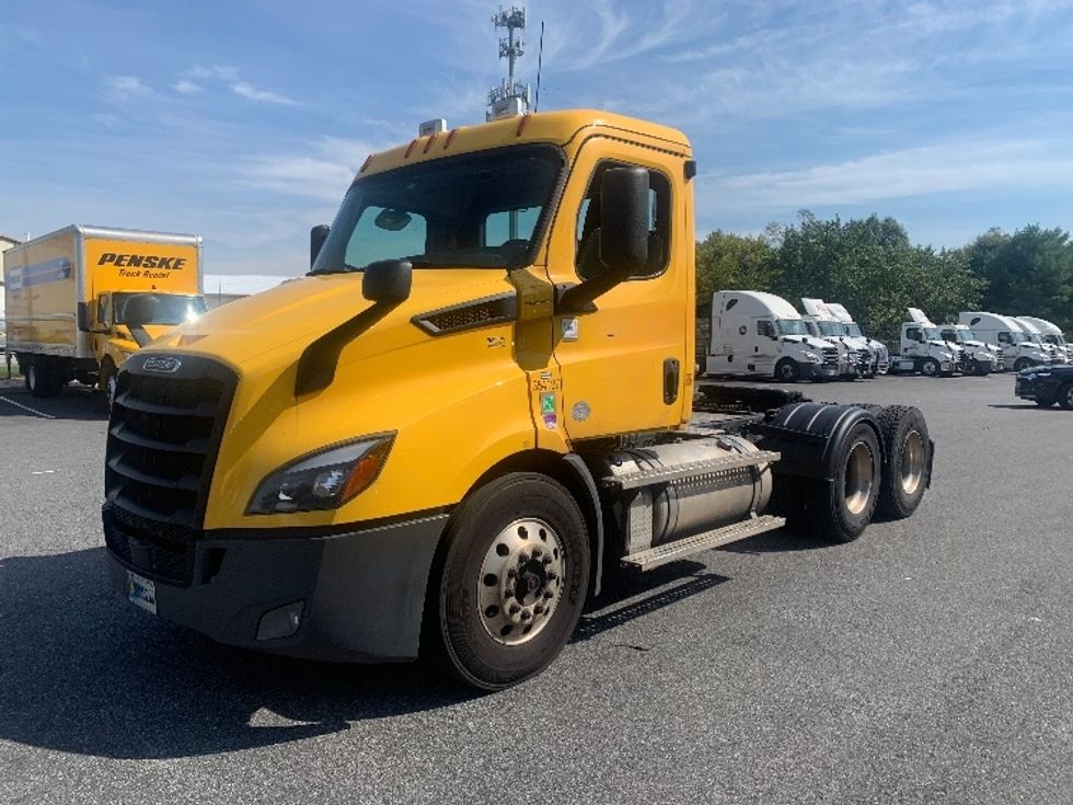 Day Cab Tractor-Heavy Duty Tractors-Freightliner-2020-T11664ST-Belcamp-MD-489,727\n\t\tmiles-$ 40,000 - Image 3