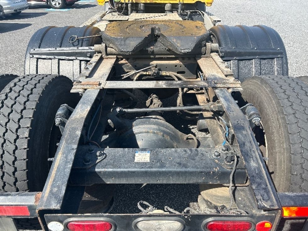 Day Cab Tractor-Heavy Duty Tractors-Freightliner-2020-T11664ST-Belcamp-MD-489,727\n\t\tmiles-$ 40,000 - Image 6
