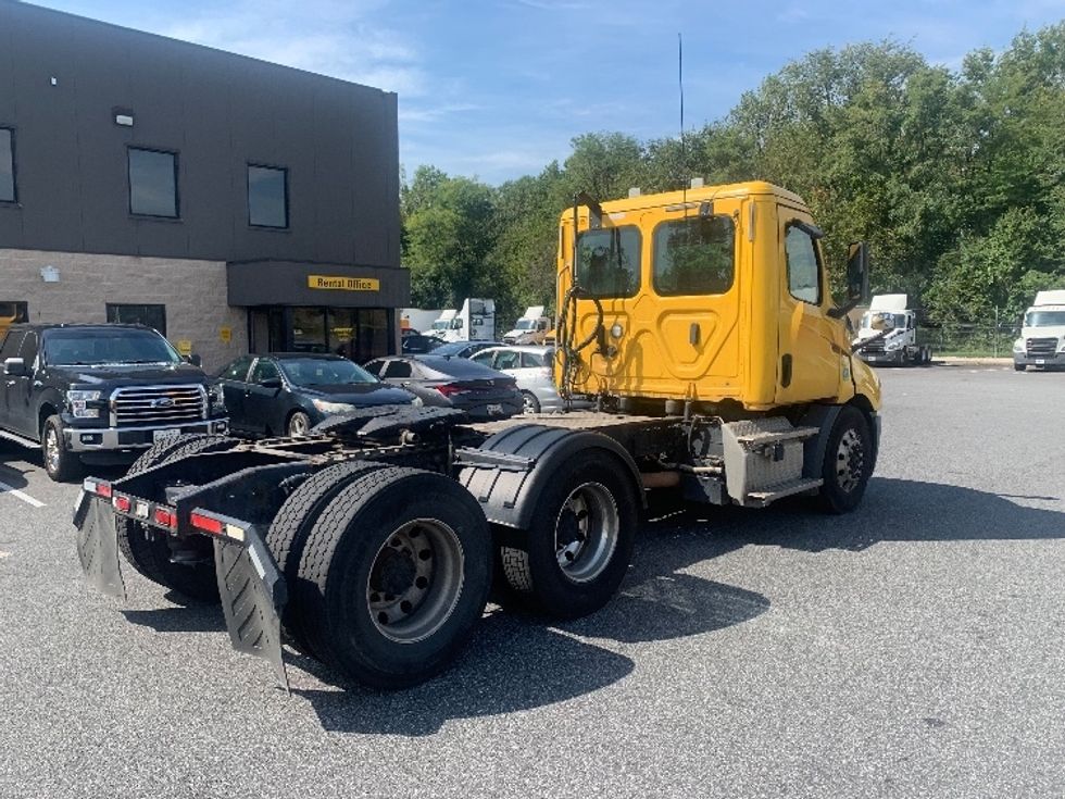 Day Cab Tractor-Heavy Duty Tractors-Freightliner-2020-T11664ST-Belcamp-MD-489,727\n\t\tmiles-$ 40,000 - Image 7