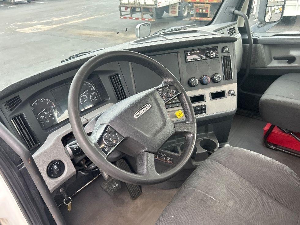 Day Cab Tractor-Heavy Duty Tractors-Freightliner-2020-T11664ST-Binghamton-NY-326,730\n\t\tmiles-$ 49,500 - Image 10