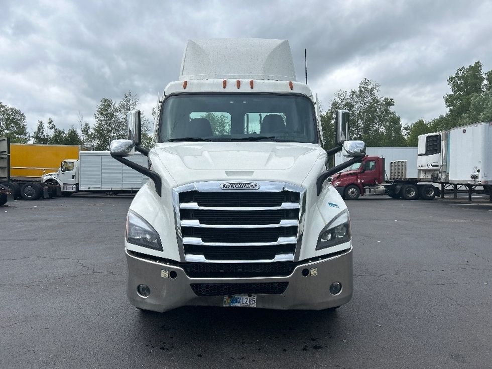 Day Cab Tractor-Heavy Duty Tractors-Freightliner-2020-T11664ST-Binghamton-NY-326,730\n\t\tmiles-$ 49,500 - Image 2