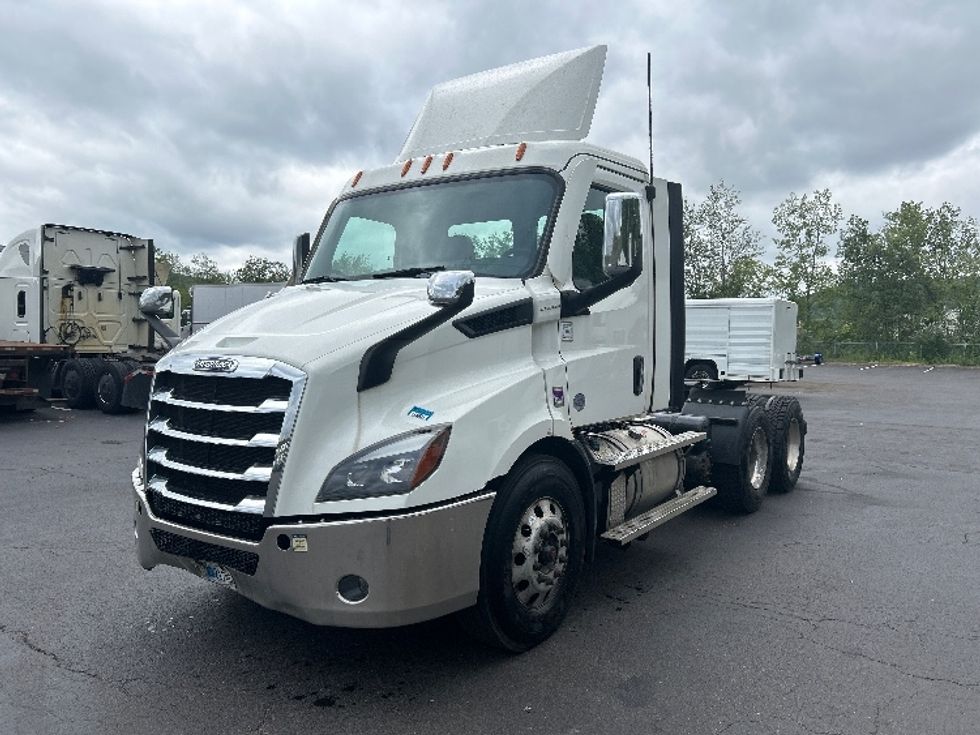 Day Cab Tractor-Heavy Duty Tractors-Freightliner-2020-T11664ST-Binghamton-NY-326,730\n\t\tmiles-$ 49,500 - Image 3