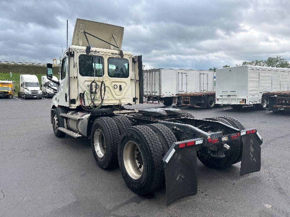 Day Cab Tractor-Heavy Duty Tractors-Freightliner-2020-T11664ST-Binghamton-NY-326,730\n\t\tmiles-$ 49,500 - Image 5