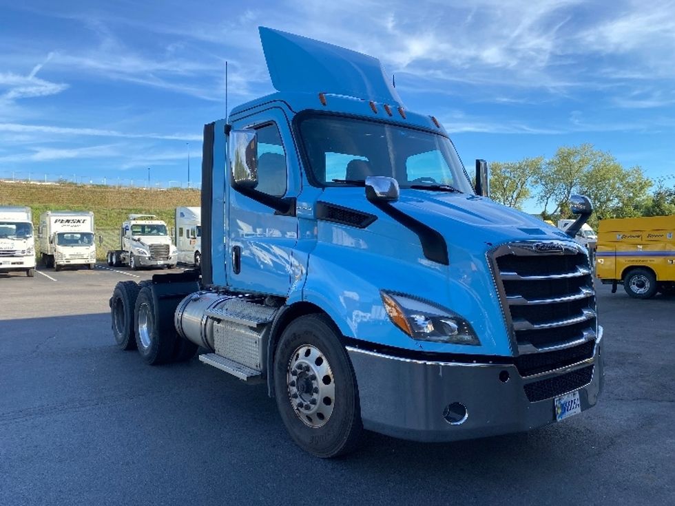 Day Cab Tractor-Heavy Duty Tractors-Freightliner-2020-T11664ST-Binghamton-NY-509,745\n\t\tmiles-$ 33,250 - Image 1