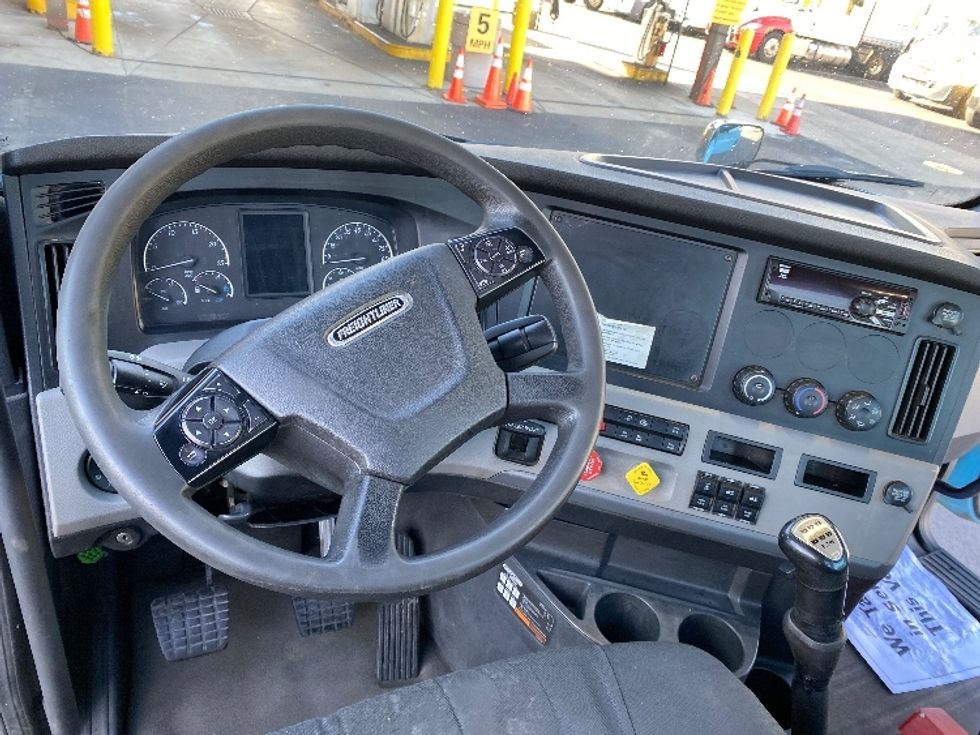 Day Cab Tractor-Heavy Duty Tractors-Freightliner-2020-T11664ST-Binghamton-NY-509,745\n\t\tmiles-$ 33,250 - Image 11