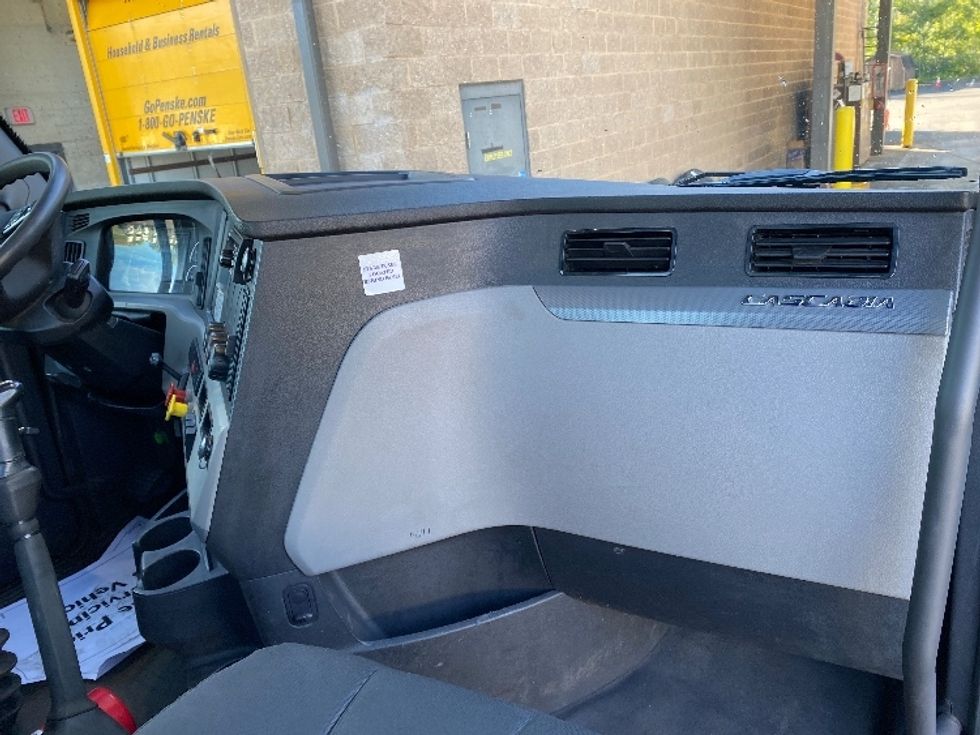 Day Cab Tractor-Heavy Duty Tractors-Freightliner-2020-T11664ST-Binghamton-NY-509,745\n\t\tmiles-$ 33,250 - Image 13