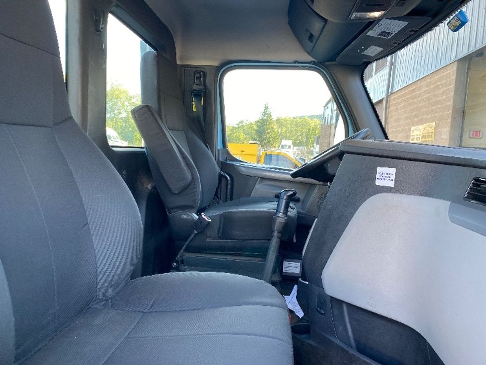 Day Cab Tractor-Heavy Duty Tractors-Freightliner-2020-T11664ST-Binghamton-NY-509,745\n\t\tmiles-$ 33,250 - Image 14