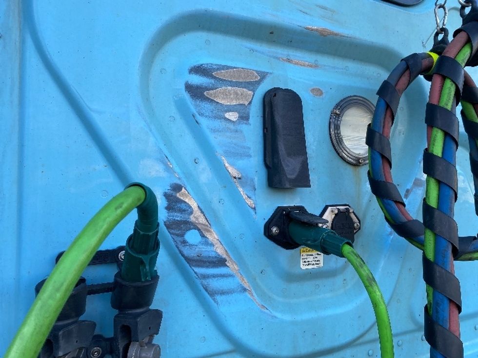 Day Cab Tractor-Heavy Duty Tractors-Freightliner-2020-T11664ST-Binghamton-NY-509,745\n\t\tmiles-$ 33,250 - Image 19