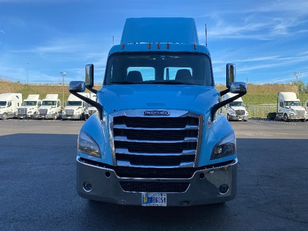 Day Cab Tractor-Heavy Duty Tractors-Freightliner-2020-T11664ST-Binghamton-NY-509,745\n\t\tmiles-$ 33,250 - Image 2