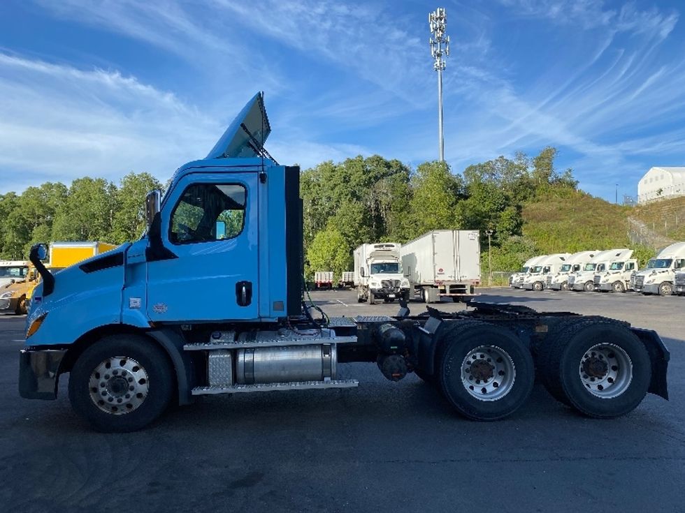 Day Cab Tractor-Heavy Duty Tractors-Freightliner-2020-T11664ST-Binghamton-NY-509,745\n\t\tmiles-$ 33,250 - Image 4