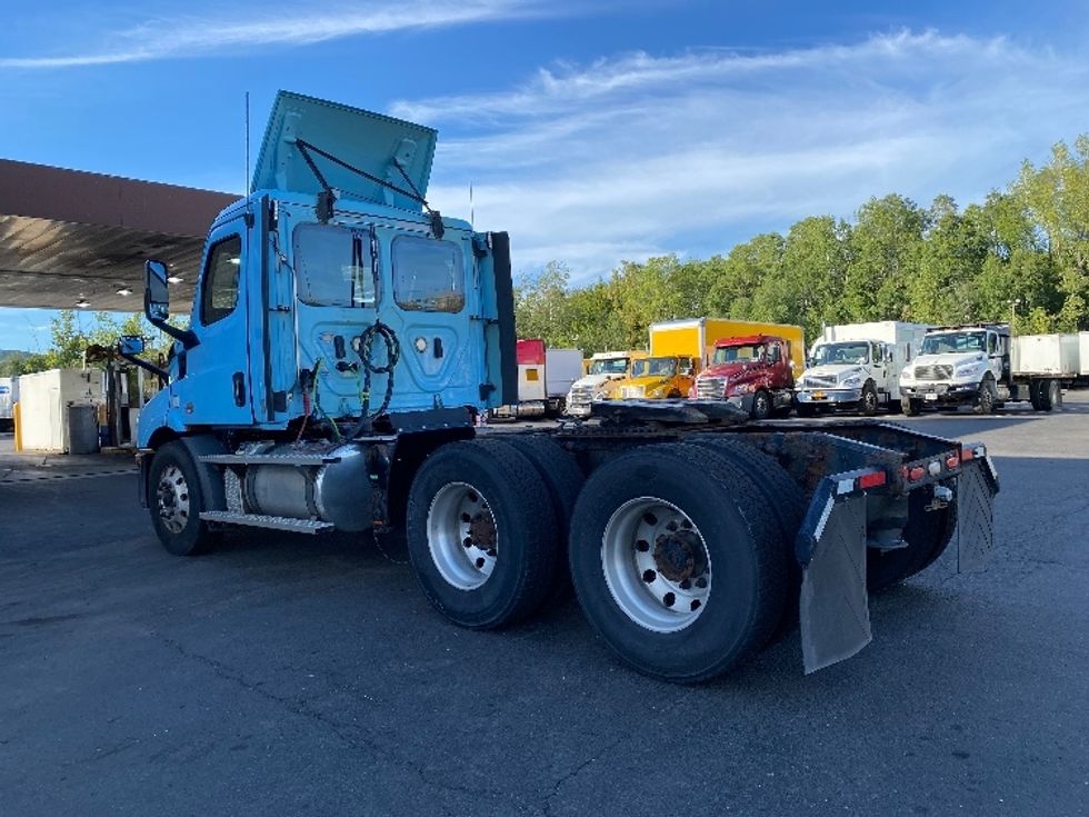 Day Cab Tractor-Heavy Duty Tractors-Freightliner-2020-T11664ST-Binghamton-NY-509,745\n\t\tmiles-$ 33,250 - Image 5
