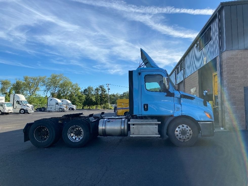 Day Cab Tractor-Heavy Duty Tractors-Freightliner-2020-T11664ST-Binghamton-NY-509,745\n\t\tmiles-$ 33,250 - Image 8