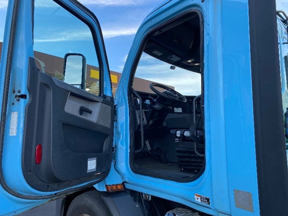 Day Cab Tractor-Heavy Duty Tractors-Freightliner-2020-T11664ST-Binghamton-NY-509,745\n\t\tmiles-$ 33,250 - Image 9