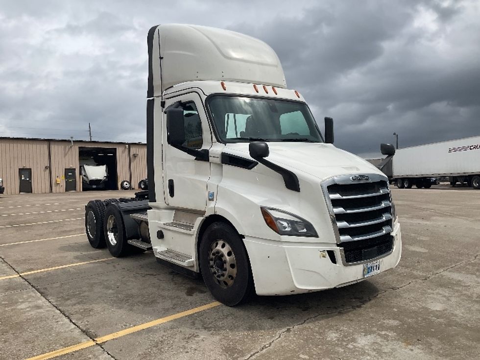 Day Cab Tractor-Heavy Duty Tractors-Freightliner-2020-T11664ST-Bowling Green-KY-489,867\n\t\tmiles-$ 44,250 - Image 1