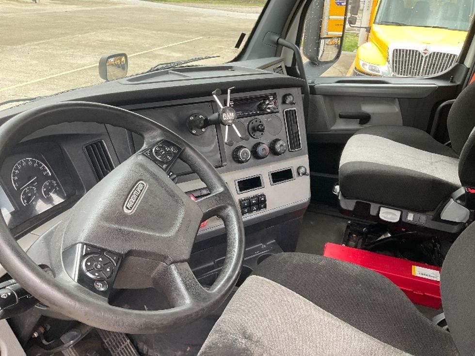 Day Cab Tractor-Heavy Duty Tractors-Freightliner-2020-T11664ST-Bowling Green-KY-489,867\n\t\tmiles-$ 44,250 - Image 10
