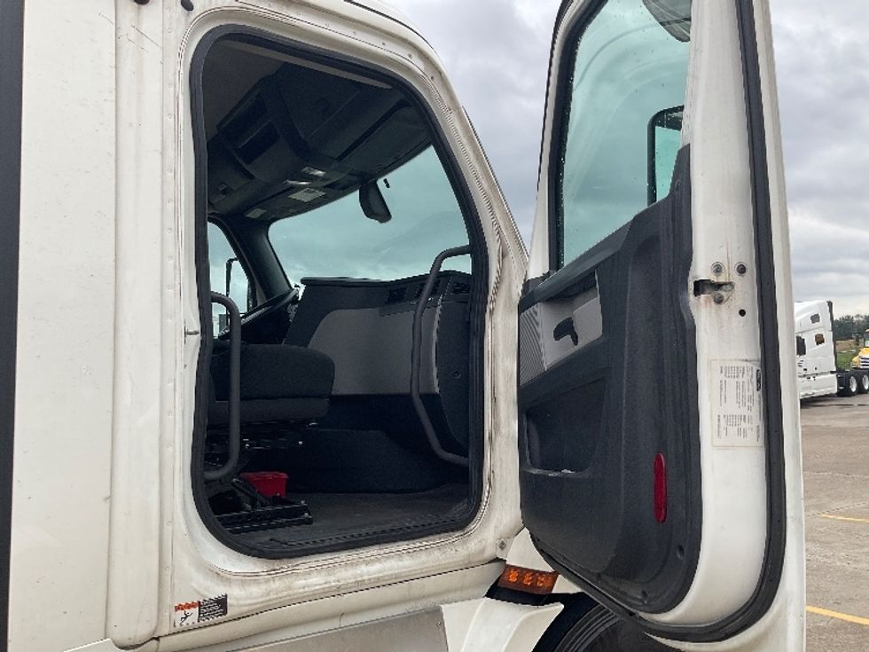 Day Cab Tractor-Heavy Duty Tractors-Freightliner-2020-T11664ST-Bowling Green-KY-489,867\n\t\tmiles-$ 44,250 - Image 12