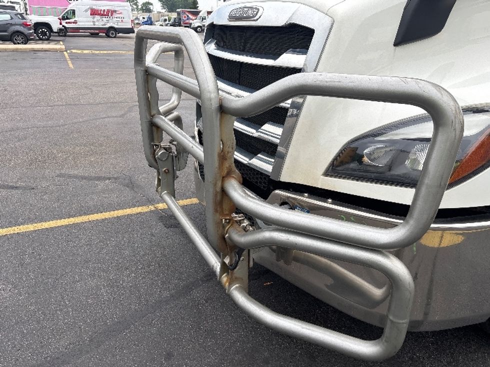 2020 Freightliner Cascadia 116" Day cab photo 15