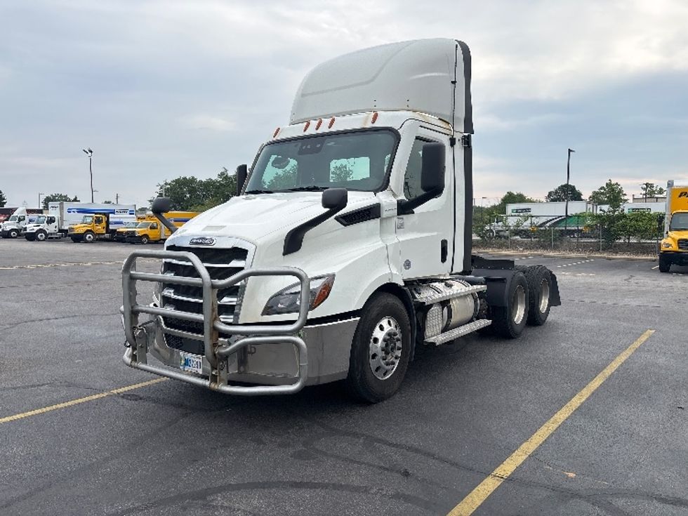 2020 Freightliner Cascadia 116" Day cab photo 3