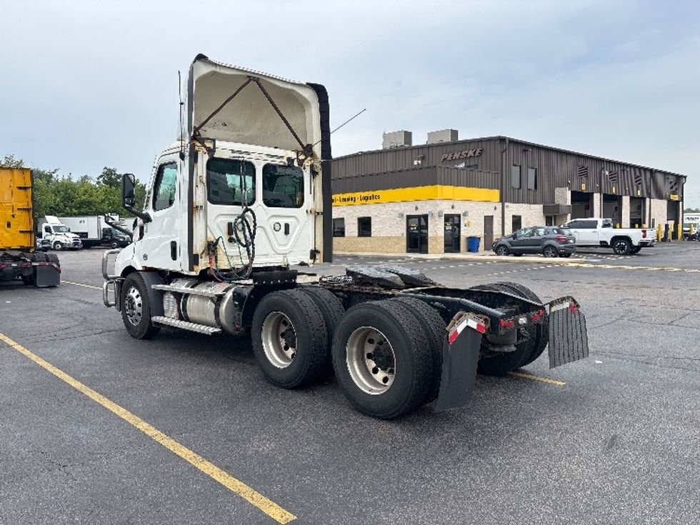 2020 Freightliner Cascadia 116" Day cab photo 5