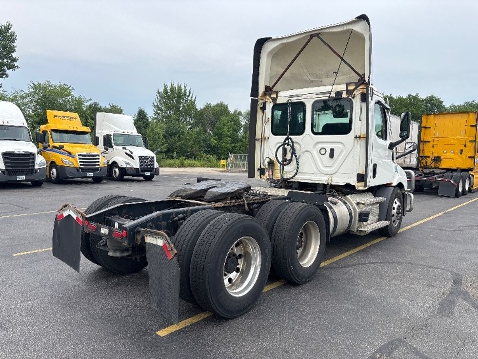 2020 Freightliner Cascadia 116" Day cab photo 6