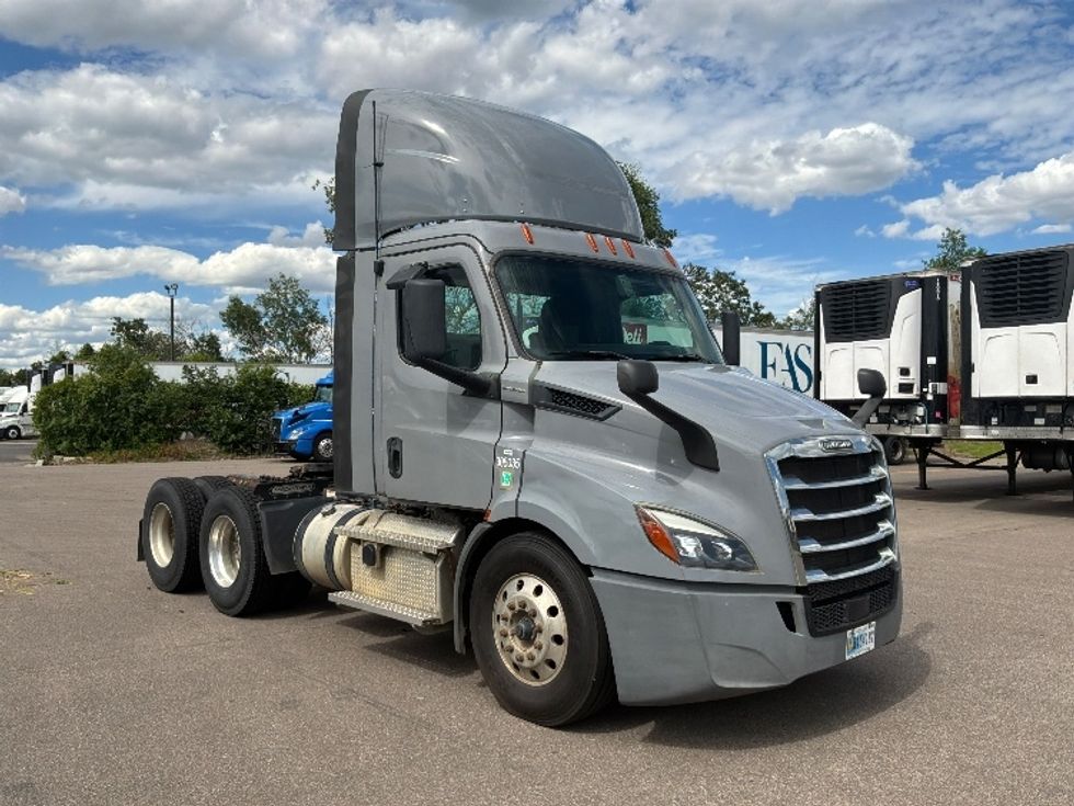Day Cab Tractor-Heavy Duty Tractors-Freightliner-2020-T11664ST-Brooklyn Park-MN-199,062\n\t\tmiles-$ 58,000 - Image 1