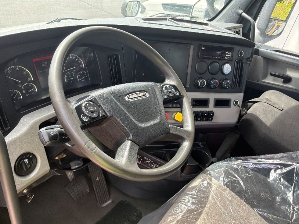 Day Cab Tractor-Heavy Duty Tractors-Freightliner-2020-T11664ST-Brooklyn Park-MN-199,062\n\t\tmiles-$ 58,000 - Image 10
