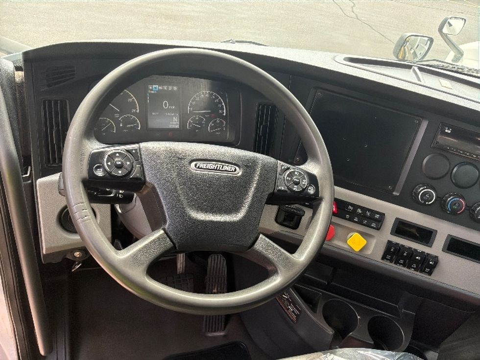 Day Cab Tractor-Heavy Duty Tractors-Freightliner-2020-T11664ST-Brooklyn Park-MN-199,062\n\t\tmiles-$ 58,000 - Image 11