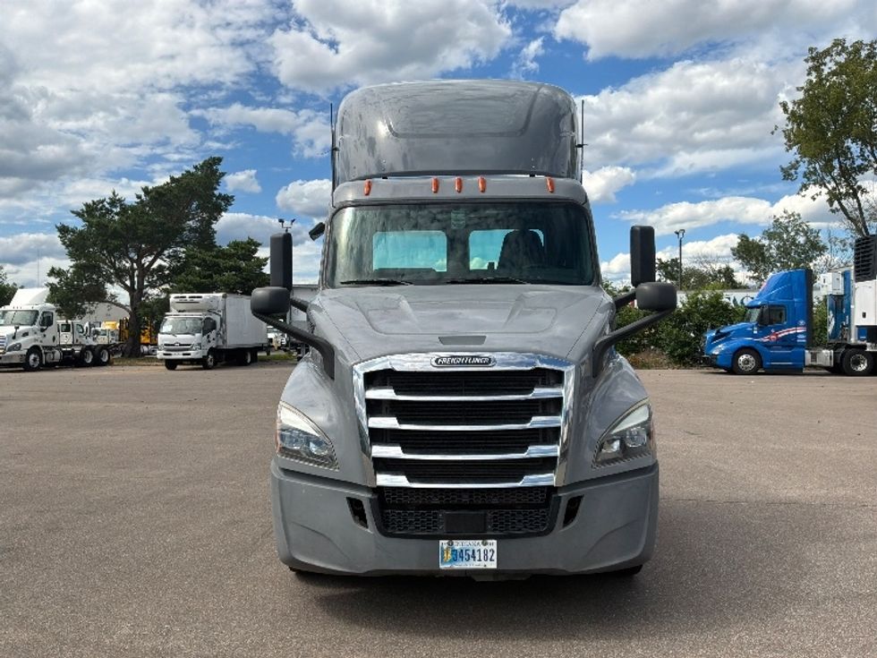 Day Cab Tractor-Heavy Duty Tractors-Freightliner-2020-T11664ST-Brooklyn Park-MN-199,062\n\t\tmiles-$ 58,000 - Image 2