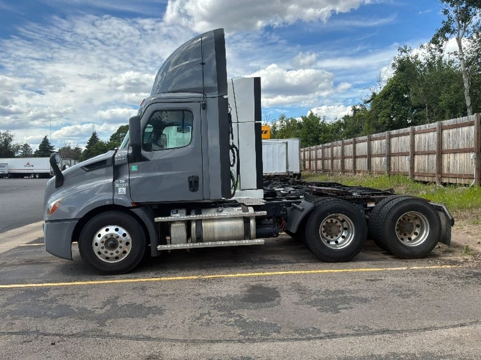 Day Cab Tractor-Heavy Duty Tractors-Freightliner-2020-T11664ST-Brooklyn Park-MN-199,062\n\t\tmiles-$ 58,000 - Image 4