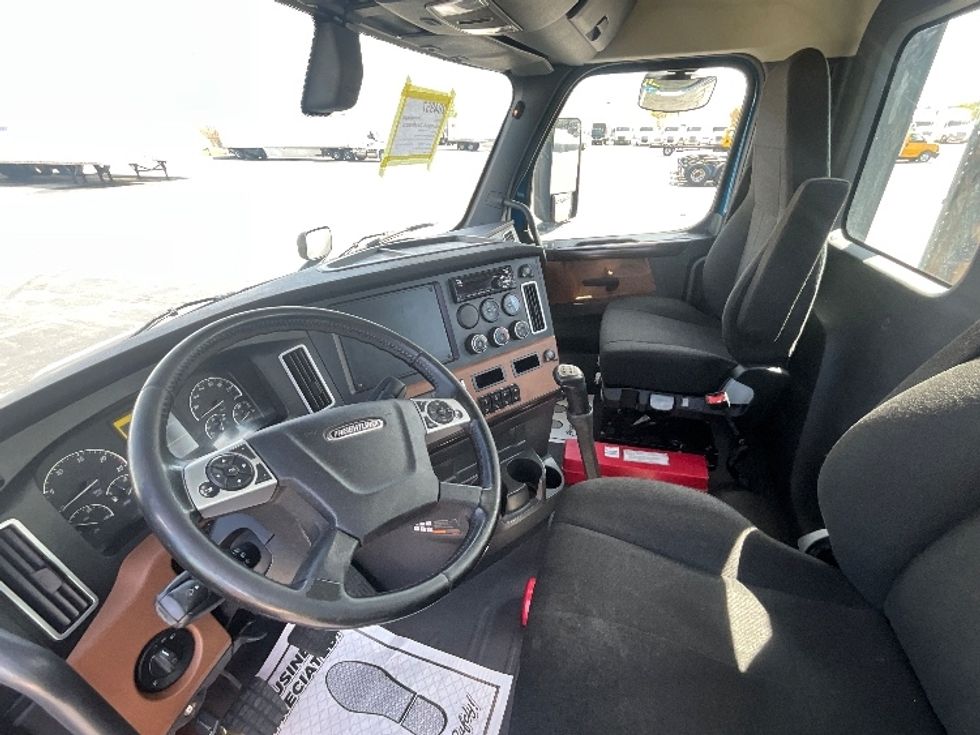 Day Cab Tractor-Heavy Duty Tractors-Freightliner-2020-T11664ST-Cambridge-ON-485,421\n\t\tkm-$ 58,000 - Image 10