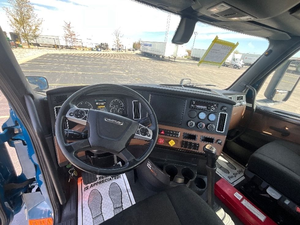 Day Cab Tractor-Heavy Duty Tractors-Freightliner-2020-T11664ST-Cambridge-ON-485,421\n\t\tkm-$ 58,000 - Image 11