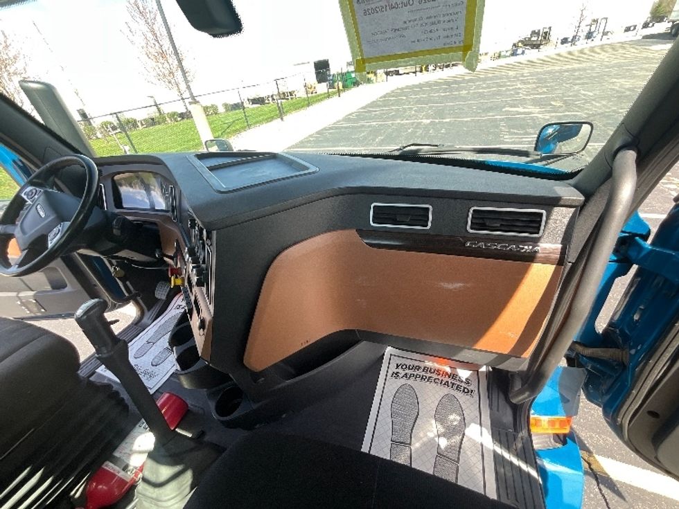 Day Cab Tractor-Heavy Duty Tractors-Freightliner-2020-T11664ST-Cambridge-ON-485,421\n\t\tkm-$ 58,000 - Image 13