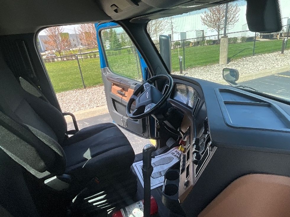 Day Cab Tractor-Heavy Duty Tractors-Freightliner-2020-T11664ST-Cambridge-ON-485,421\n\t\tkm-$ 58,000 - Image 14