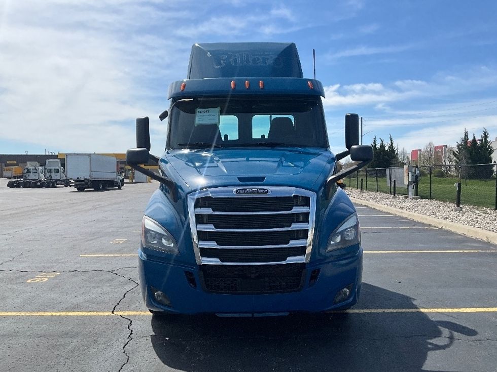 Day Cab Tractor-Heavy Duty Tractors-Freightliner-2020-T11664ST-Cambridge-ON-485,421\n\t\tkm-$ 58,000 - Image 2