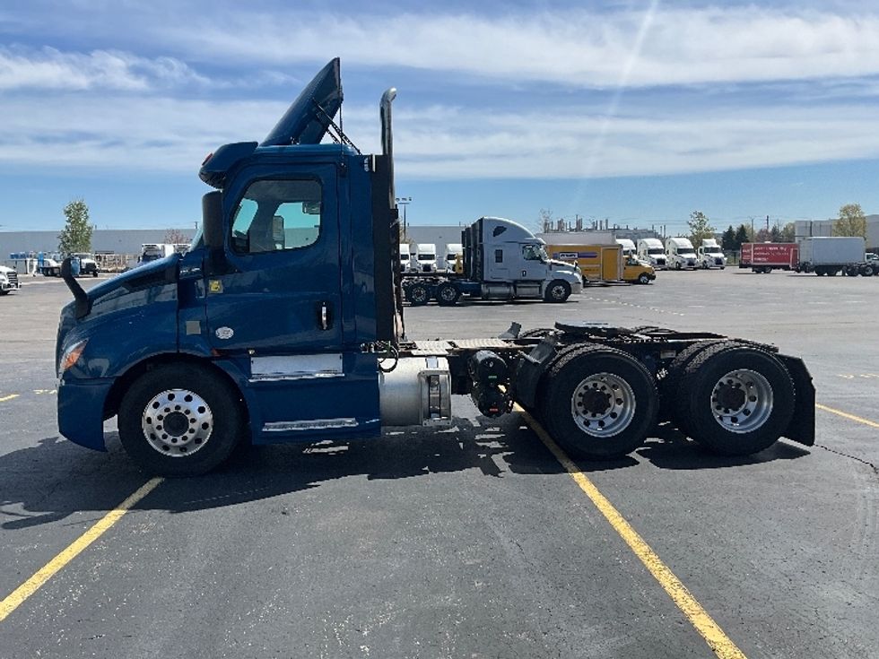 Day Cab Tractor-Heavy Duty Tractors-Freightliner-2020-T11664ST-Cambridge-ON-485,421\n\t\tkm-$ 58,000 - Image 4