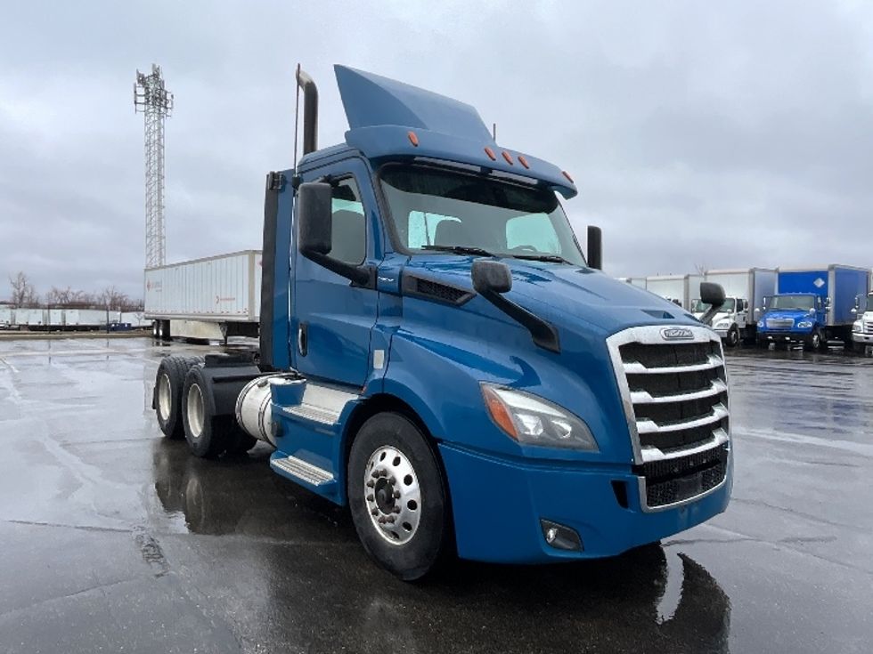Day Cab Tractor-Heavy Duty Tractors-Freightliner-2020-T11664ST-Cambridge-ON-607,734\n\t\tkm-$ 49,000 - Image 1