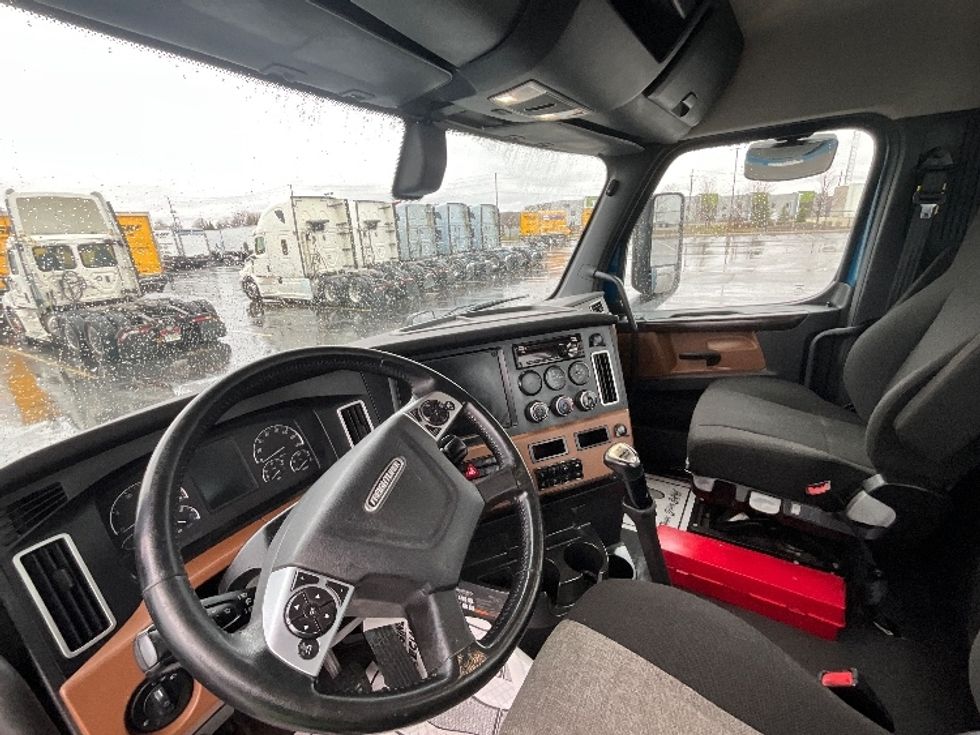 Day Cab Tractor-Heavy Duty Tractors-Freightliner-2020-T11664ST-Cambridge-ON-607,734\n\t\tkm-$ 49,000 - Image 10