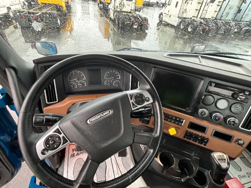 Day Cab Tractor-Heavy Duty Tractors-Freightliner-2020-T11664ST-Cambridge-ON-607,734\n\t\tkm-$ 49,000 - Image 11
