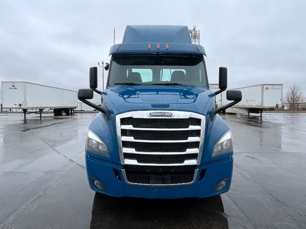 Day Cab Tractor-Heavy Duty Tractors-Freightliner-2020-T11664ST-Cambridge-ON-607,734\n\t\tkm-$ 49,000 - Image 2
