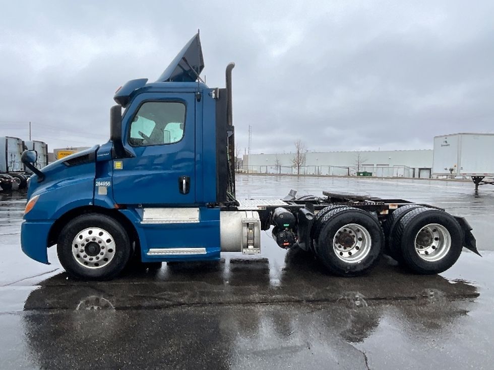 Day Cab Tractor-Heavy Duty Tractors-Freightliner-2020-T11664ST-Cambridge-ON-607,734\n\t\tkm-$ 49,000 - Image 4