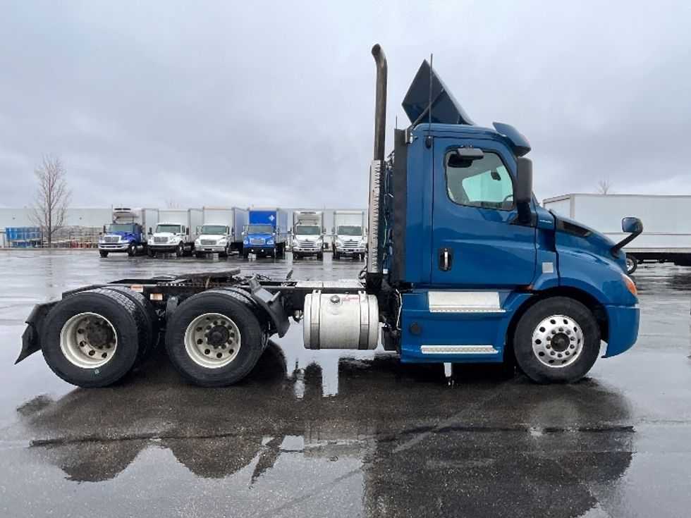 Day Cab Tractor-Heavy Duty Tractors-Freightliner-2020-T11664ST-Cambridge-ON-607,734\n\t\tkm-$ 49,000 - Image 8