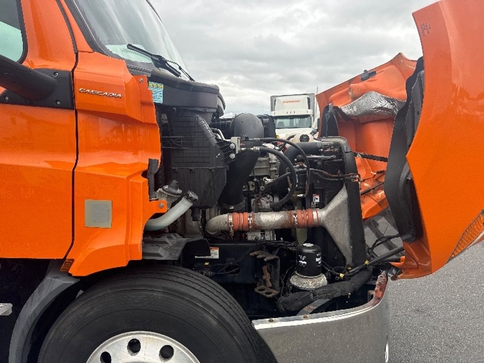 Day Cab Tractor-Heavy Duty Tractors-Freightliner-2020-T11664ST-Chicopee-MA-152,032\n\t\tmiles-$ 42,250 - Image 15