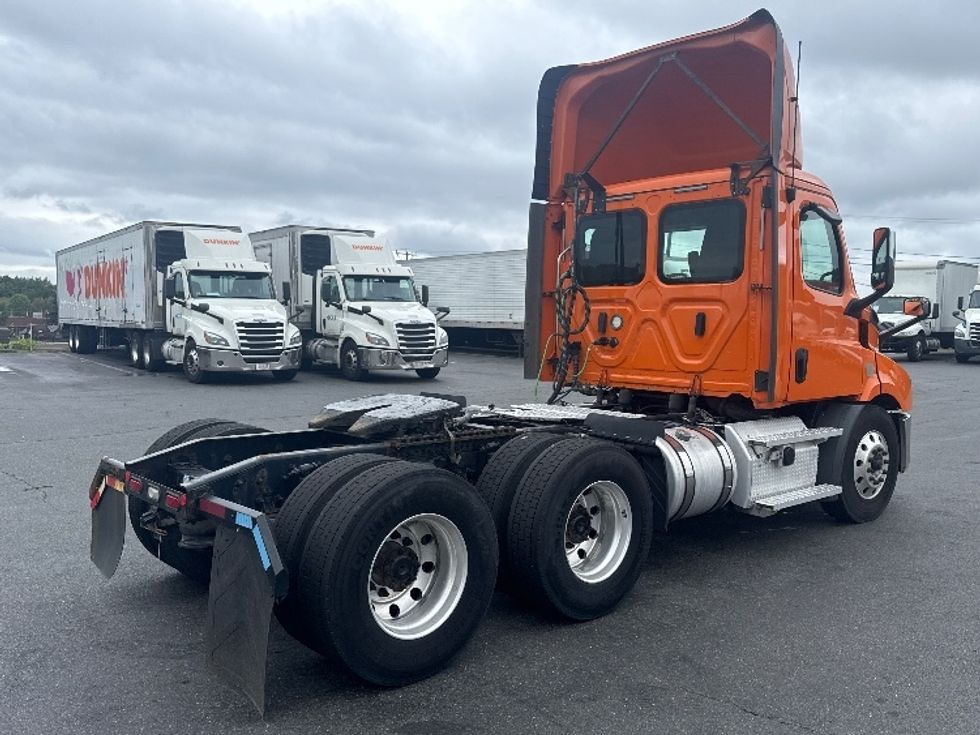 Day Cab Tractor-Heavy Duty Tractors-Freightliner-2020-T11664ST-Chicopee-MA-152,032\n\t\tmiles-$ 42,250 - Image 7