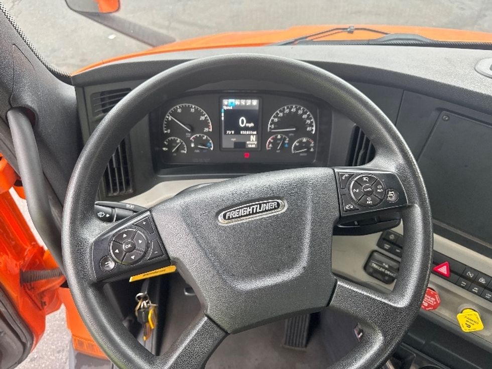 Day Cab Tractor-Heavy Duty Tractors-Freightliner-2020-T11664ST-Chicopee-MA-152,032\n\t\tmiles-$ 52,250 - Image 11