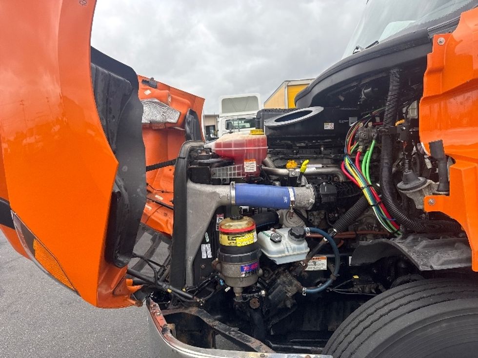 Day Cab Tractor-Heavy Duty Tractors-Freightliner-2020-T11664ST-Chicopee-MA-152,032\n\t\tmiles-$ 52,250 - Image 16