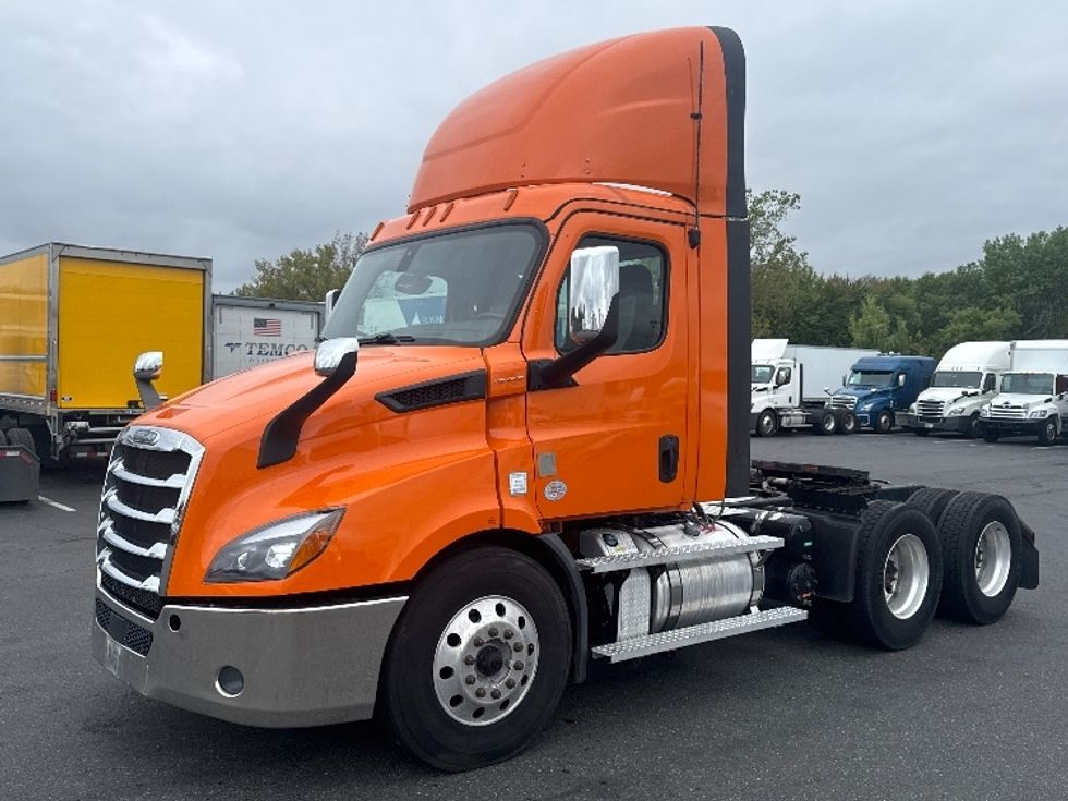 Day Cab Tractor-Heavy Duty Tractors-Freightliner-2020-T11664ST-Chicopee-MA-152,032\n\t\tmiles-$ 52,250 - Image 3